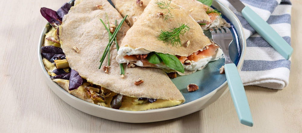 Crepes salate con hummus e salmone