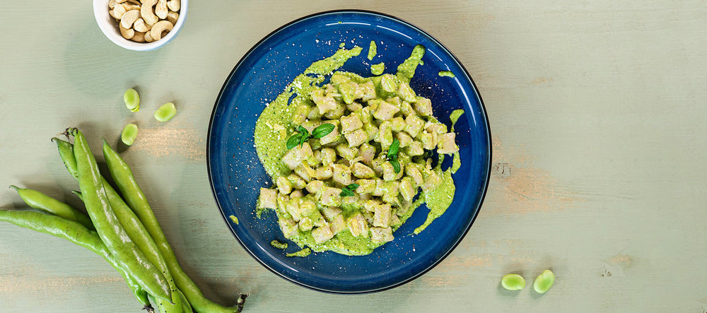 Gnocchi di fagioli con pesto di fave