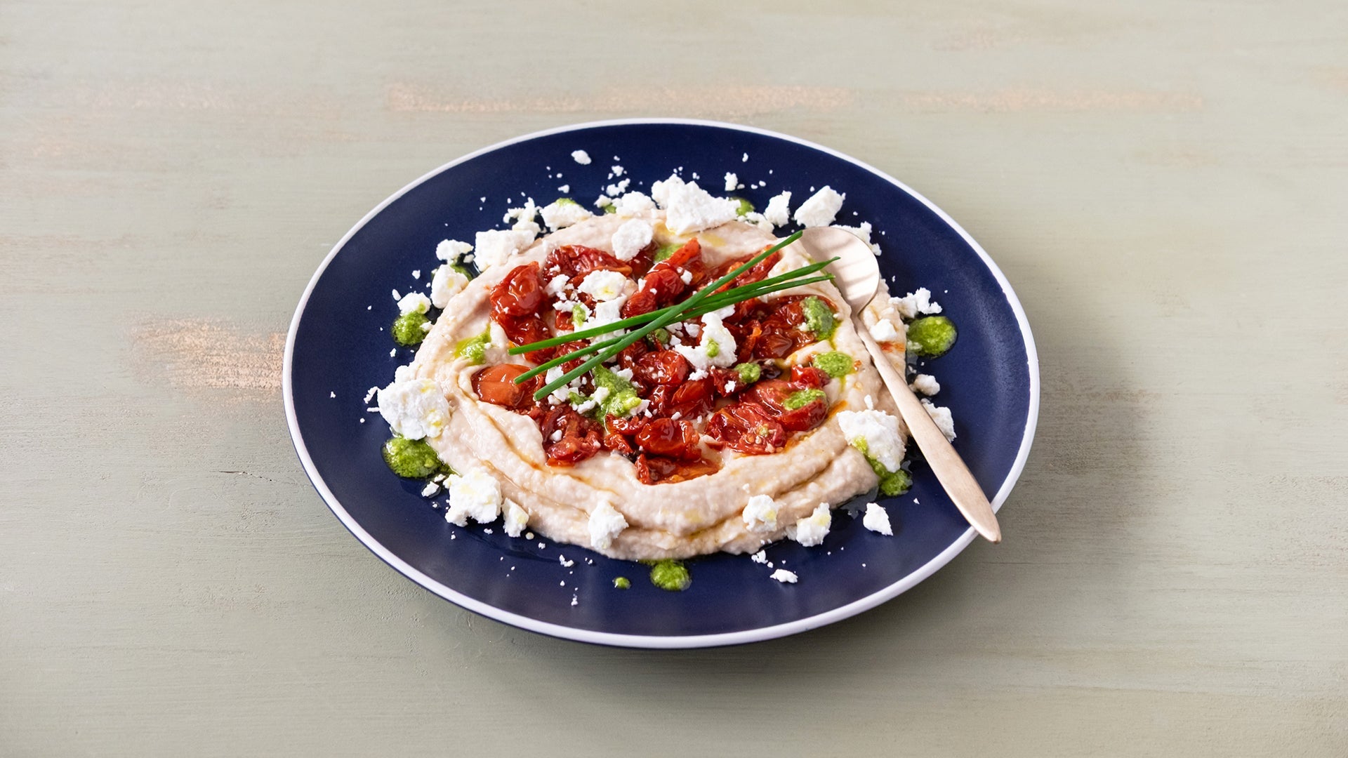Hummus di cannellini con pomodorini confit