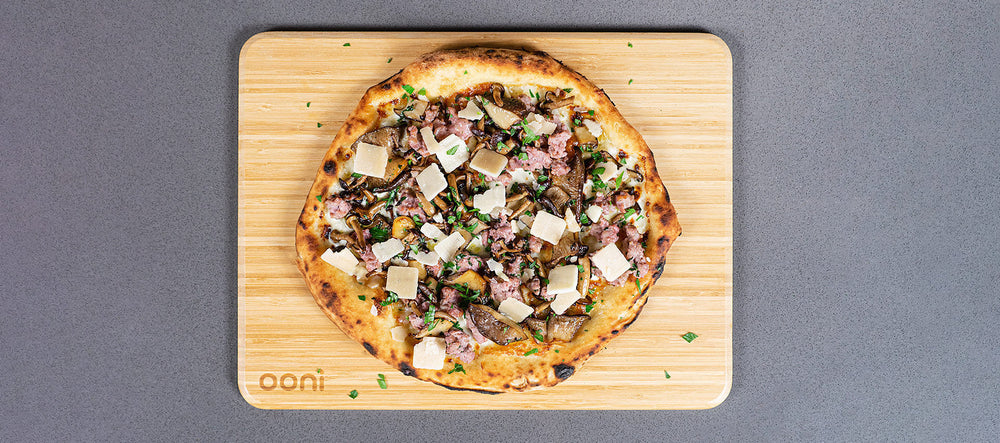 Pizza ai funghi e salsiccia