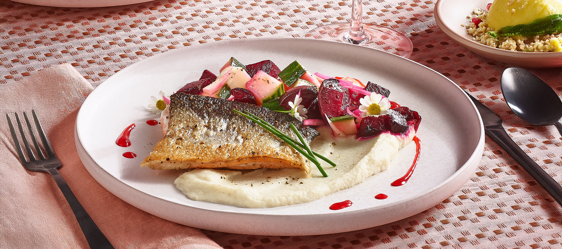 Filetto di salmone su crema di cavolfiore