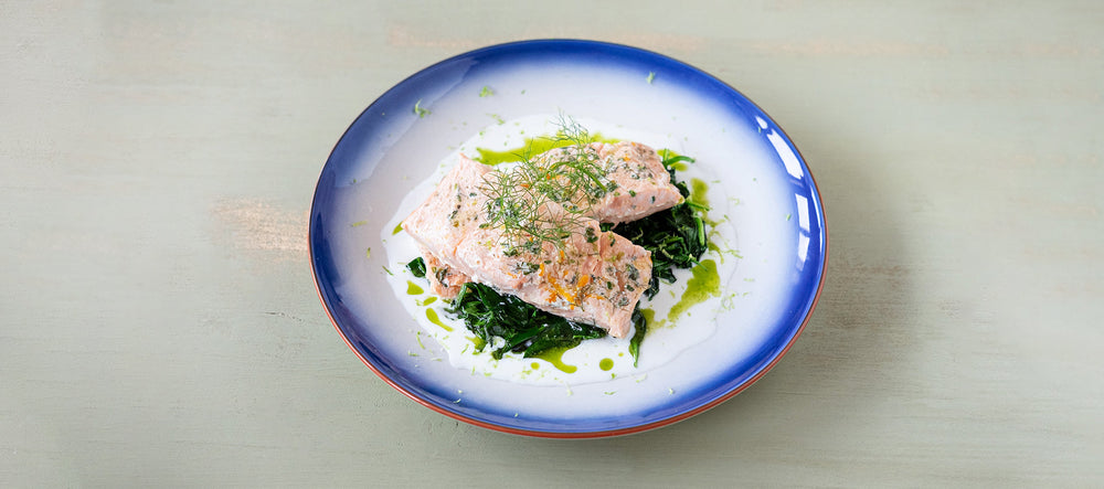 Salmone al vapore con spinaci e kefir
