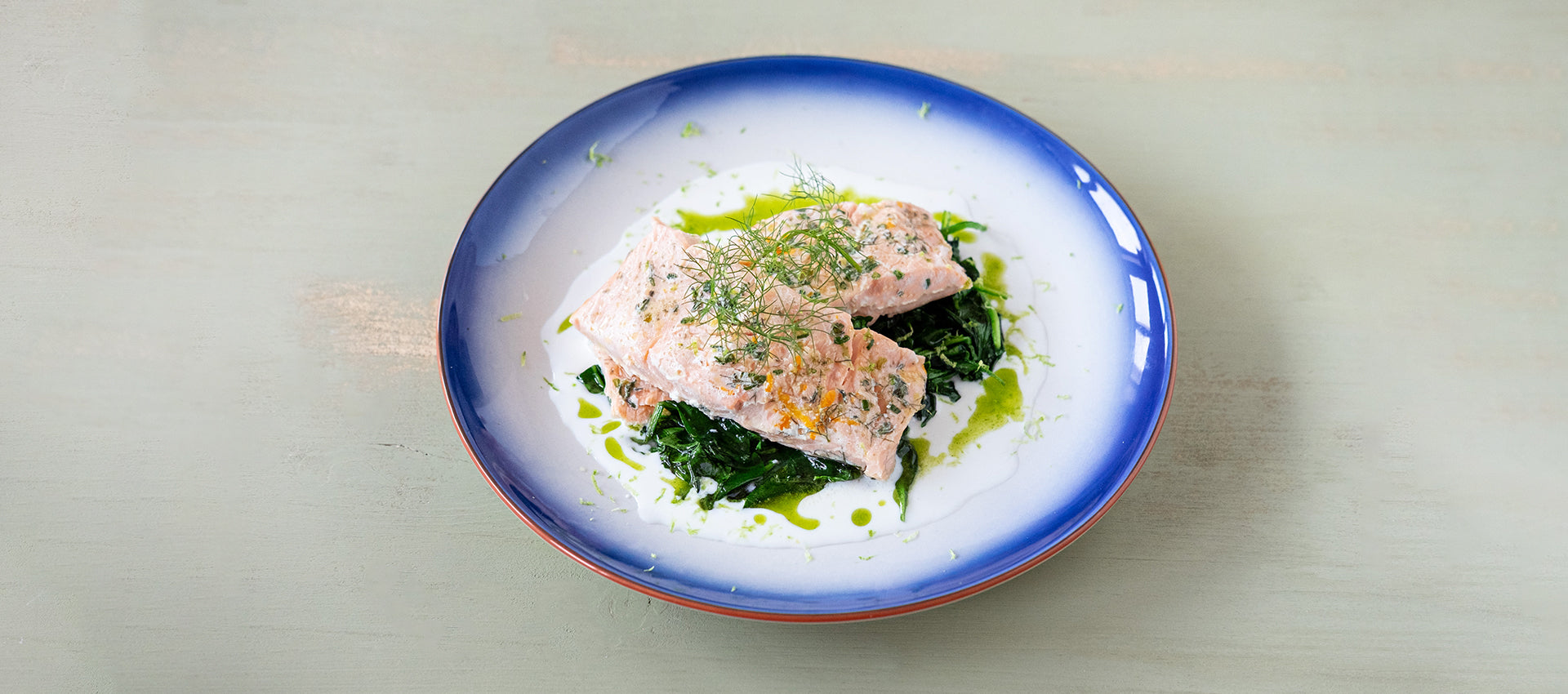 Salmone al vapore con spinaci e kefir