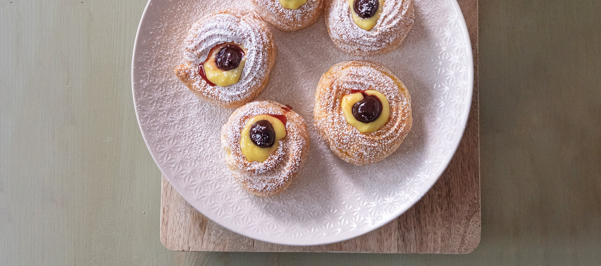 Zeppole con crema al limone