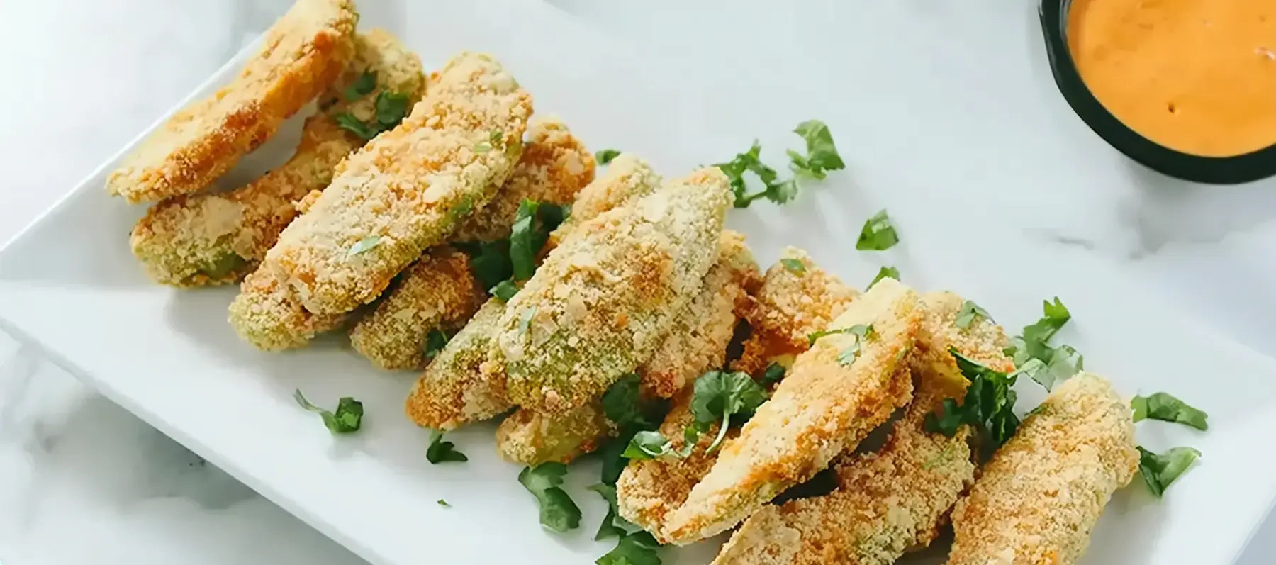 Crocchette di avocado in friggitrice ad aria con salsa chipotle