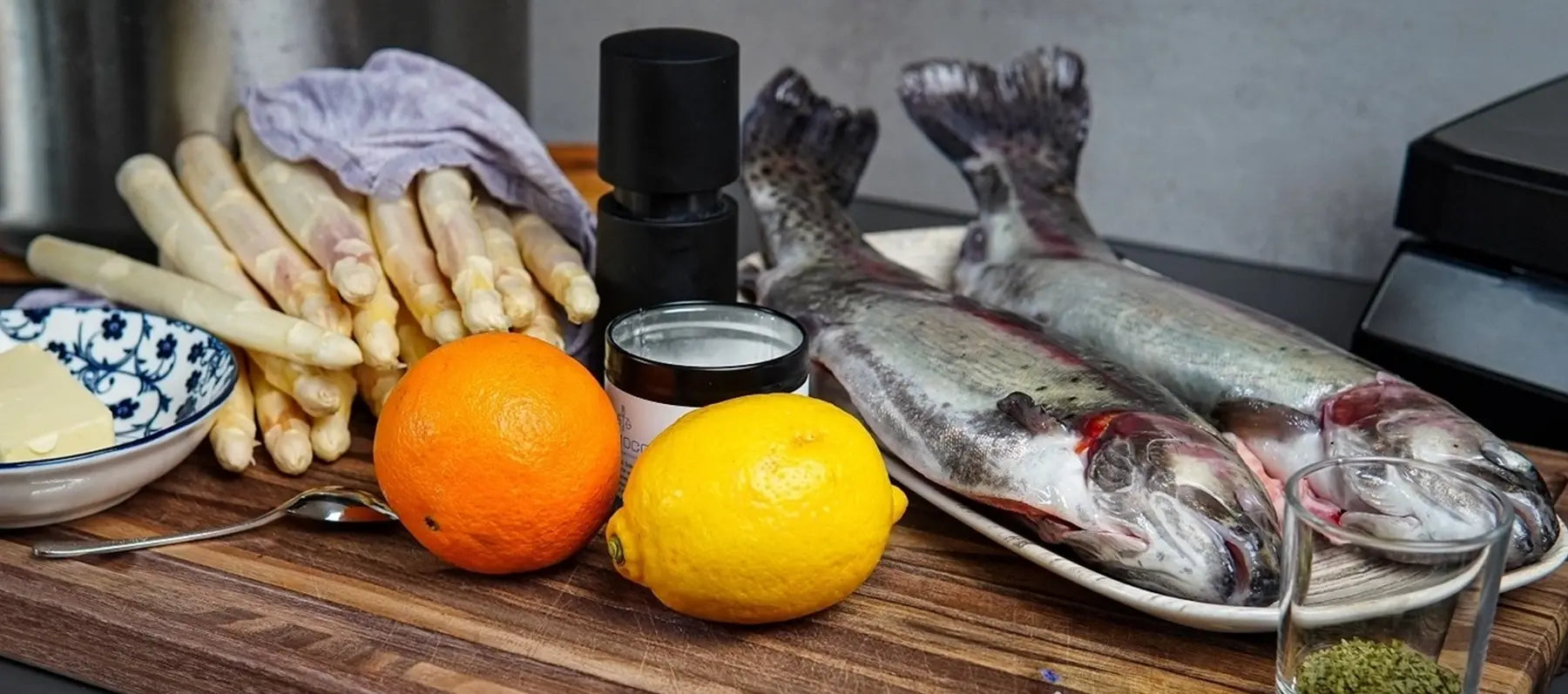 Trota salmonata e asparagi all’arancia sottovuoto