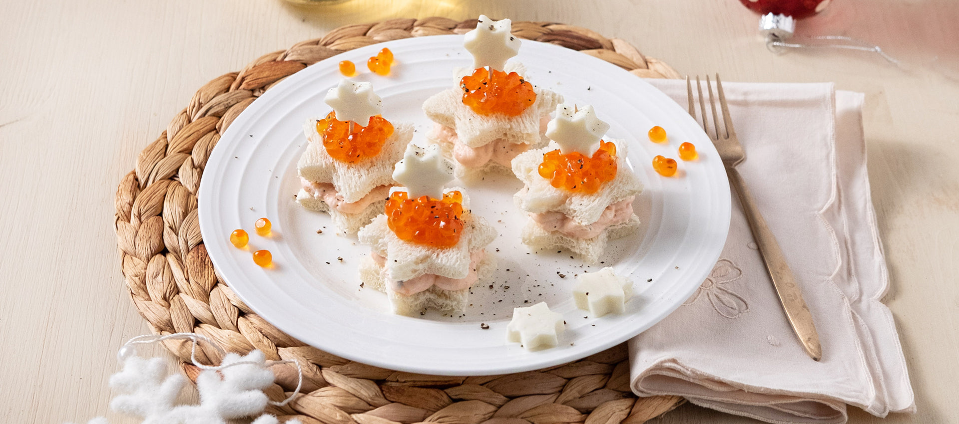 Tartine con mousse di salmone affumicato