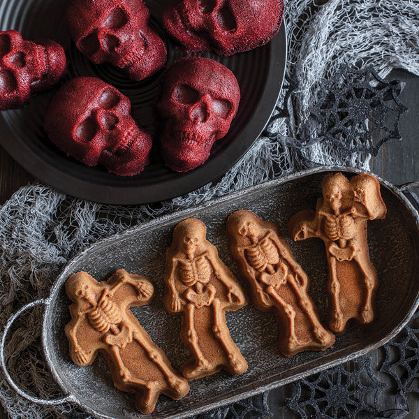 Backform Spooky Skeleton Cakelet nordic ware NW 93548 Kunzi Shop 2