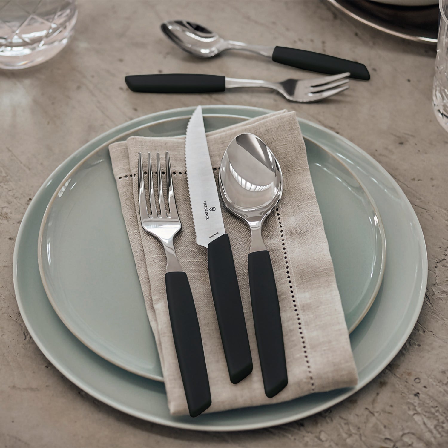 Set tavola 24 pezzi manico nero - Swiss Modern victorinox coltelleria V-6.90 93.12W.24 Kunzi Shop 3