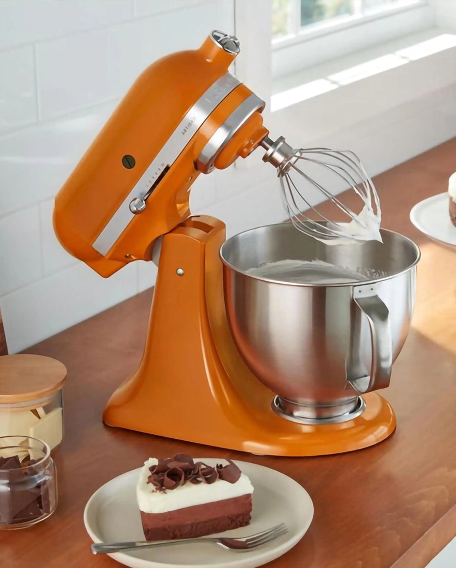 Un'icona in cucina: la planetaria KitchenAid  offre un design funzionale ed esclusivo per esprimere al meglio la tua creatività culinaria.