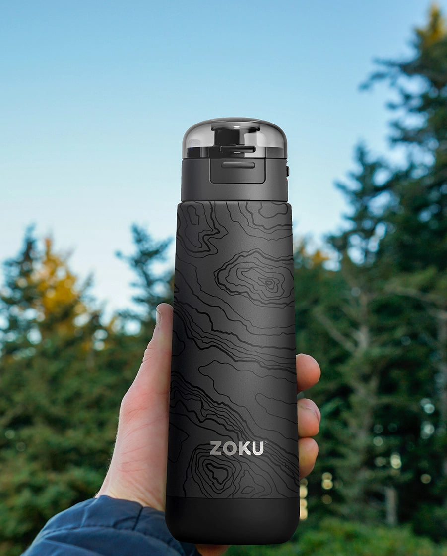 I colori dell’autunno, il profumo del bosco e una borraccia Zoku sempre con te! L’accessorio perfetto per idratarti durante le tue avventure all’aria aperta.