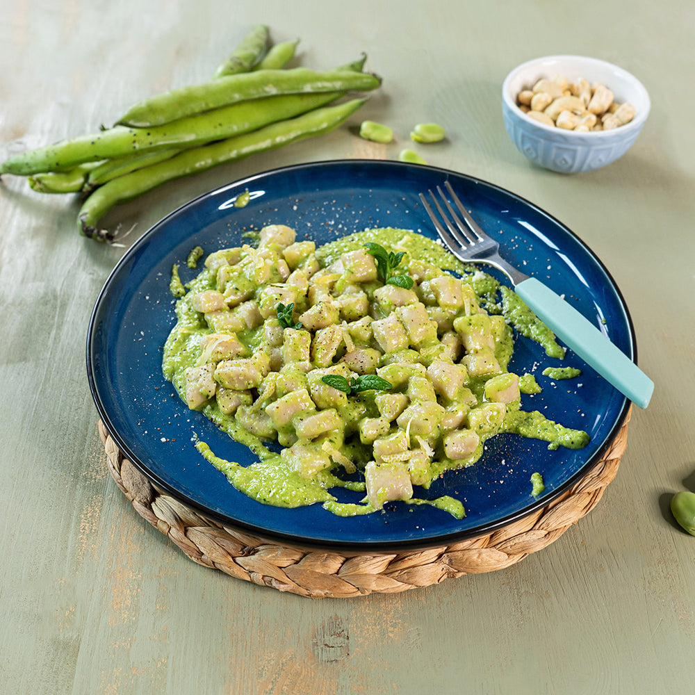 Gnocchi di fagioli con pesto di fave