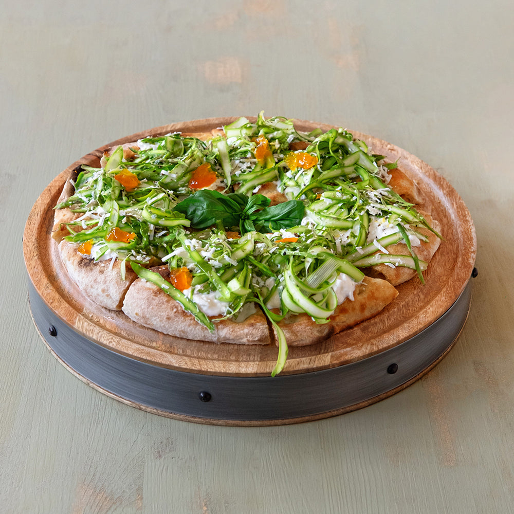 Pizza con burrata, asparagi e uovo marinato